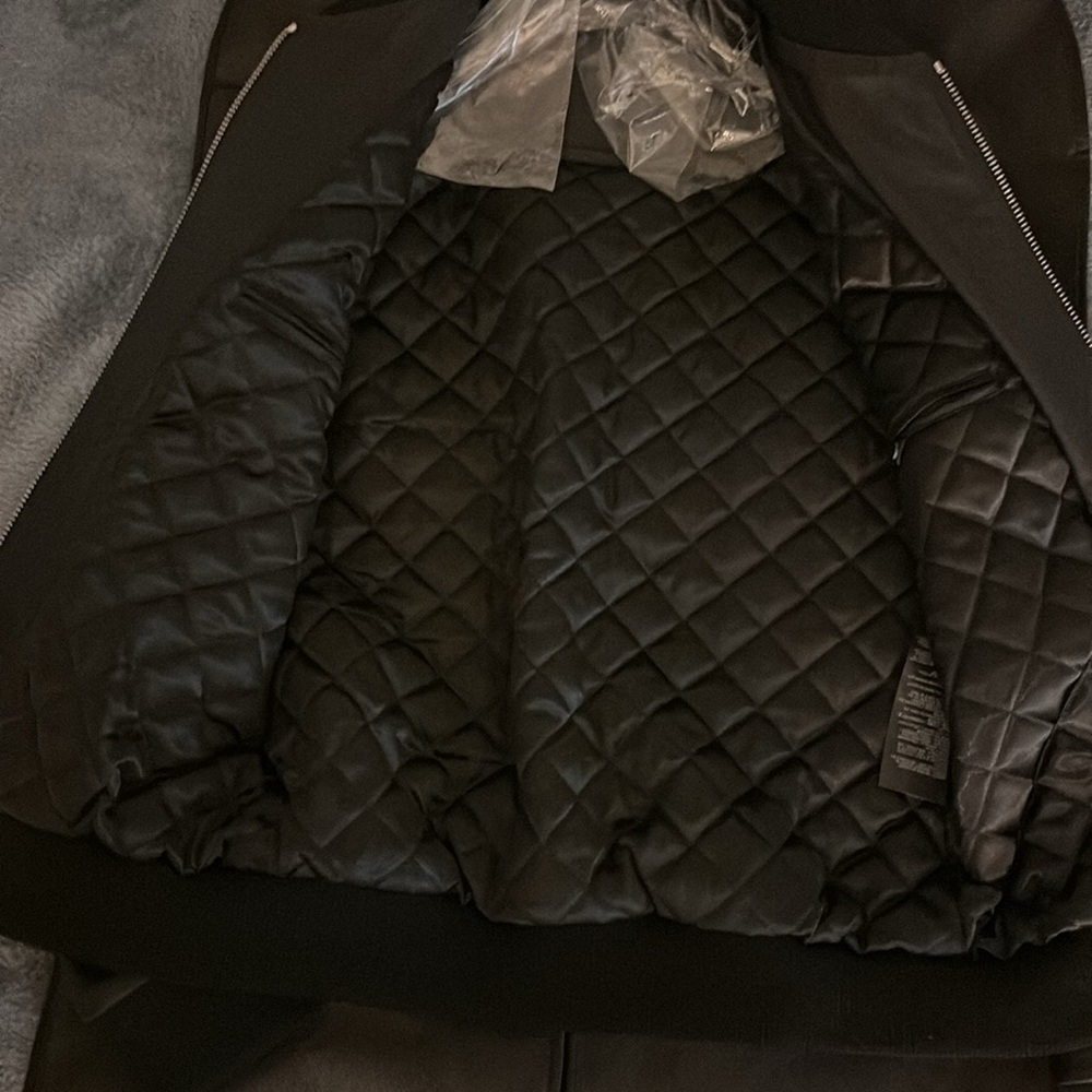 Leather jacket - Picture 4 of 6